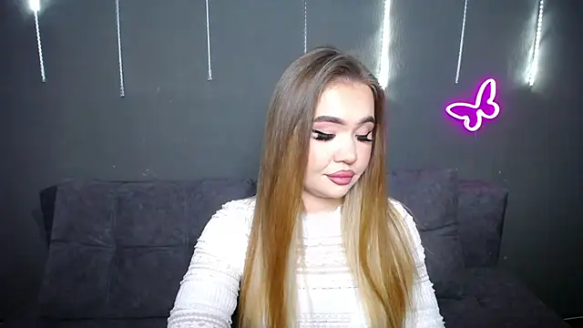 StacyYellig online show from April 18, 2026, 8:53 pm