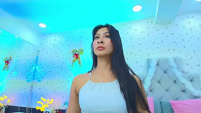 JulietaReyess online show from December 15, 2025, 11:47 am