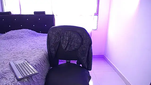 Snapshot of Aleja_Sanz chatting on March 10, 2025, 4:25 pm Aleja Sanz online show from March 10, 2025, 4:25 pm