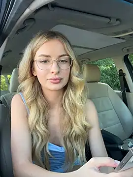 EvieEvans online show from July 9, 2026, 4:11 pm