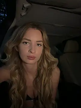 EvieEvans online show from July 18, 2026, 8:01 pm