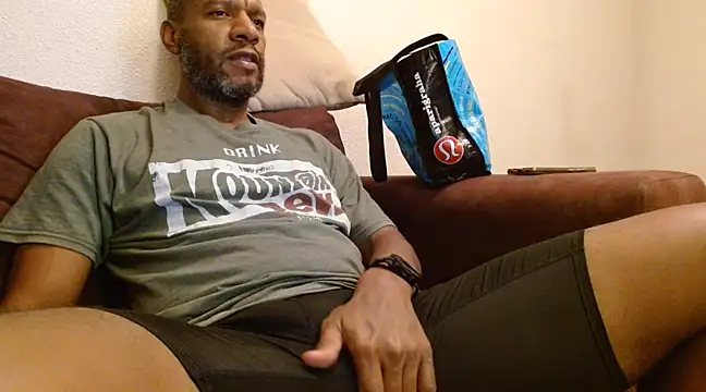 Snapshot of elmorenazost chatting on February 4, 2025, 3:33 am elmorenazost online show from February 4, 2025, 3:33 am