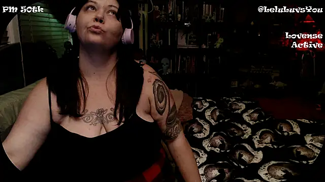 Snapshot of LeluLuvsYou chatting on December 11, 2024, 6:25 am LeluLuvsYou online show from December 11, 2024, 6:25 am