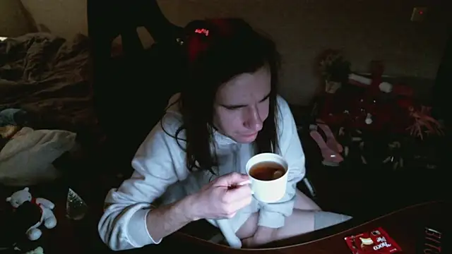 Snapshot of izilizi_23 chatting on December 13, 2024, 6:27 pm izilizi 23 online show from December 13, 2024, 6:27 pm