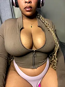 YellowHoneyDip online show from November 12, 2025, 4:57 am