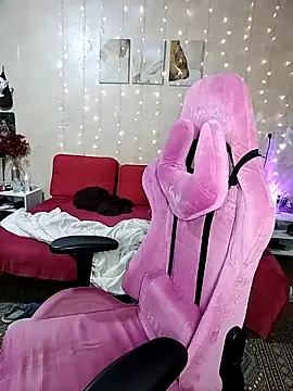 Snapshot of DenisHailey chatting on September 28, 2025, 4:56 pm DenisHailey online show from September 28, 2025, 4:56 pm