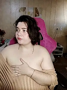 Snapshot of DenisHailey chatting on October 20, 2025, 9:32 am DenisHailey online show from October 20, 2025, 9:32 am