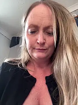 HoneyBluex online show from March 20, 2026, 1:05 pm