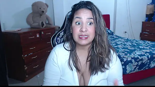 Snapshot of KathyHardcore69 chatting on October 14, 2025, 3:40 am KathyHardcore69 online show from October 14, 2025, 3:40 am