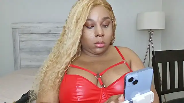 Snapshot of Carmen_Cream chatting on November 7, 2025, 7:30 am Carmen Cream online show from November 7, 2025, 7:30 am