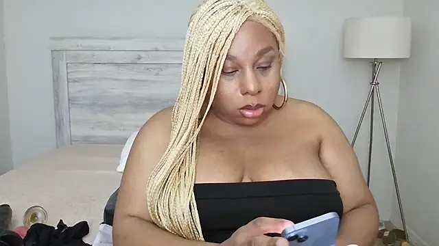 Snapshot of Carmen_Cream chatting on November 13, 2025, 5:50 am Carmen Cream online show from November 13, 2025, 5:50 am