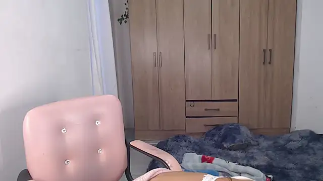 fairylatin222 online show from February 25, 2025, 11:19 am