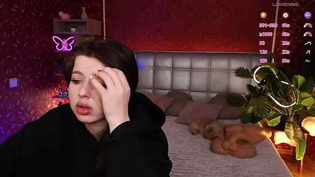 Snapshot of JulieHeets chatting on January 24, 2025, 8:44 am JulieHeets online show from January 24, 2025, 8:44 am