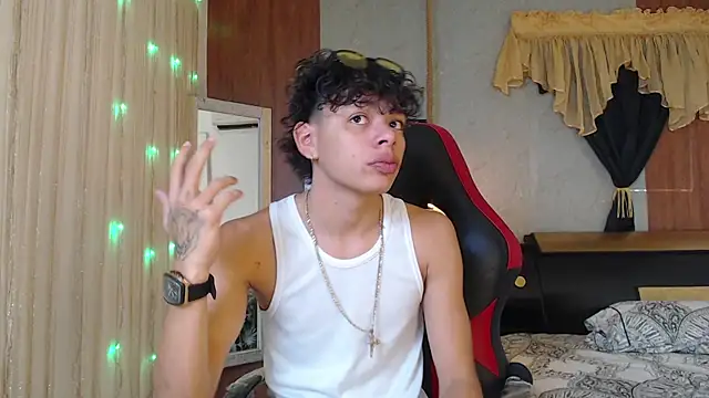 Snapshot of Harry_jhonsson chatting on October 18, 2025, 5:57 pm Harry jhonsson online show from October 18, 2025, 5:57 pm