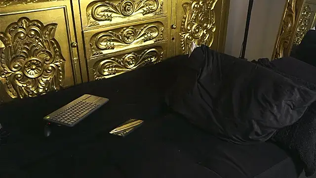 dantecoppolaa  online show from December 6, 2024, 10:08 pm