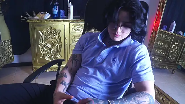 dantecoppolaa  online show from December 7, 2024, 10:39 pm