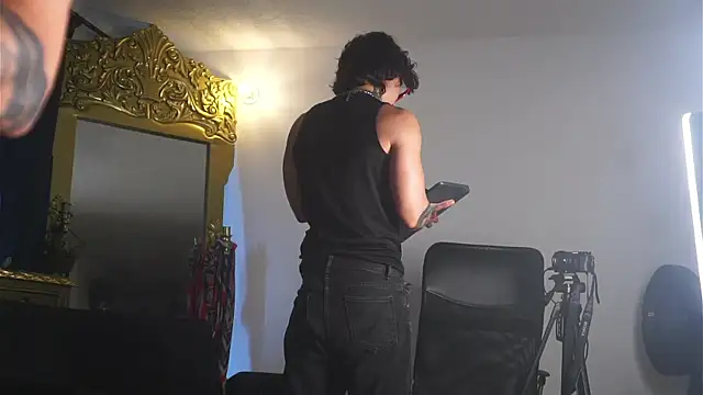 dantecoppolaa  online show from February 16, 2025, 9:59 pm