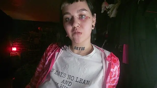 Snapshot of MoorderxDoll chatting on January 6, 2025, 3:42 am MoorderxDoll online show from January 6, 2025, 3:42 am