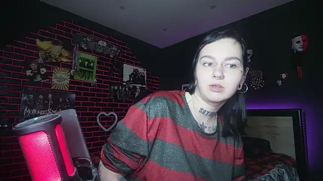 Snapshot of MoorderxDoll chatting on October 19, 2025, 7:14 pm MoorderxDoll online show from October 19, 2025, 7:14 pm