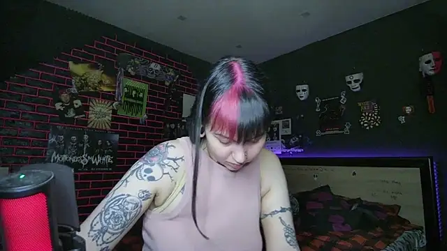 MoorderxDoll online show from March 16, 2026, 7:40 pm