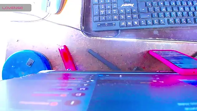 Cristalxxts online show from April 9, 2026, 5:51 pm