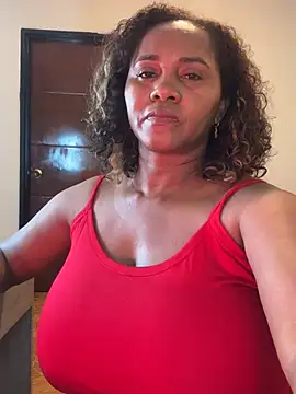 Snapshot of AliciaMiilf chatting on February 18, 2025, 3:53 am AliciaMiilf online show from February 18, 2025, 3:53 am