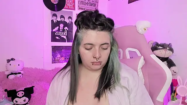 Snapshot of Sachi_Meow chatting on December 16, 2025, 5:40 pm Sachi Meow online show from December 16, 2025, 5:40 pm