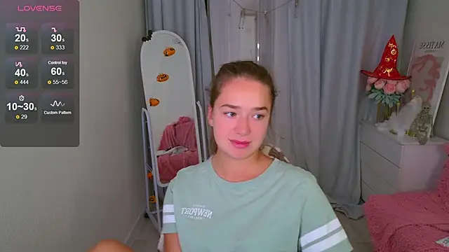 Snapshot of LovelyJessie chatting on October 25, 2025, 1:40 pm LovelyJessie online show from October 25, 2025, 1:40 pm