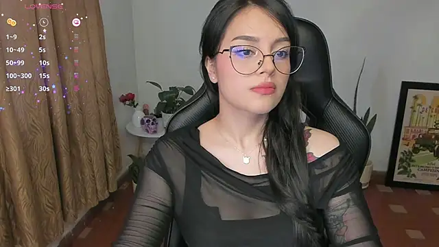 Snapshot of anaveleeez chatting on October 9, 2025, 9:35 pm anaveleeez online show from October 9, 2025, 9:35 pm