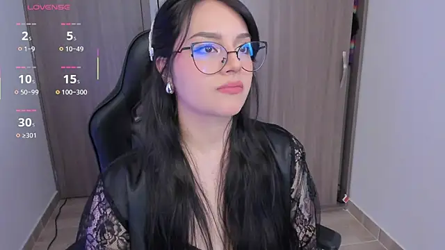 Snapshot of anaveleeez chatting on November 12, 2025, 12:33 am anaveleeez online show from November 12, 2025, 12:33 am