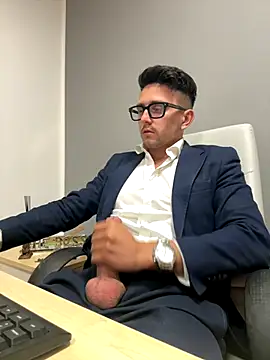 Snapshot of masterboss_ chatting on October 3, 2025, 11:40 am masterboss online show from October 3, 2025, 11:40 am