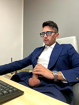 Snapshot of masterboss_ chatting on November 7, 2025, 12:38 pm masterboss online show from November 7, 2025, 12:38 pm