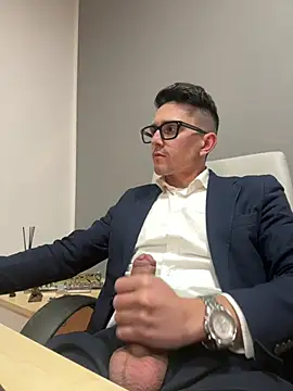 masterboss  online show from February 9, 2026, 12:42 pm