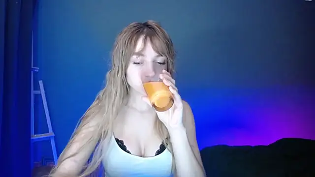 LuciaYoung online show from February 12, 2025, 7:13 pm