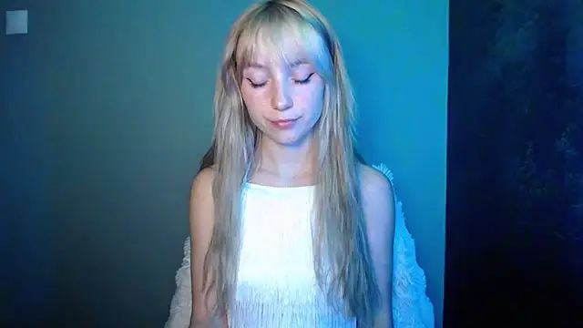 LuciaYoung online show from September 21, 2025, 7:26 pm