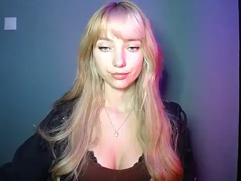 LuciaYoung online show from October 6, 2025, 6:27 pm