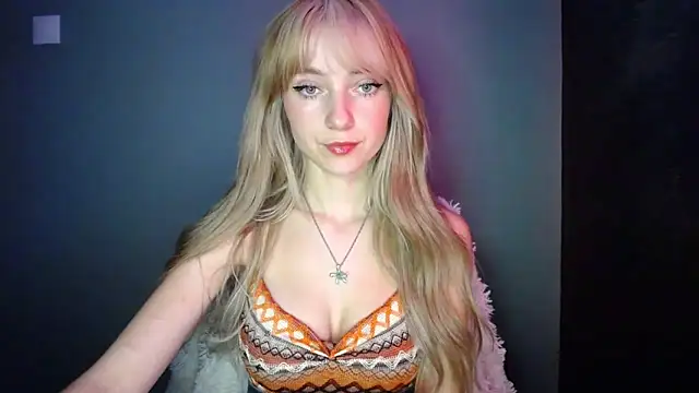 LuciaYoung online show from November 9, 2025, 7:56 pm