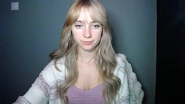 LuciaYoung online show from November 25, 2025, 7:36 pm