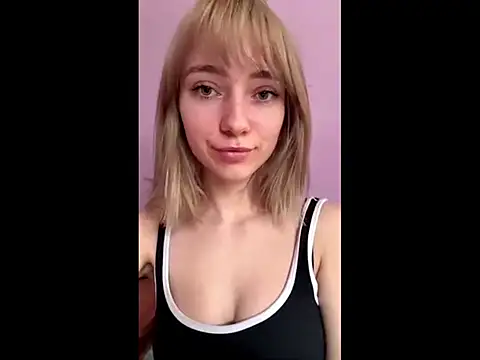 LuciaYoung online show from April 4, 2026, 6:33 am