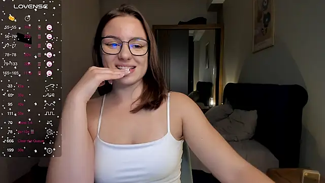 ThreeshaWhite online show from November 13, 2025, 5:56 pm