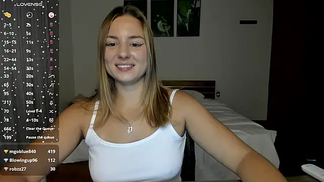 Snapshot of ThreeshaWhite chatting on June 22, 2026, 3:25 am ThreeshaWhite online show from June 22, 2026, 3:25 am