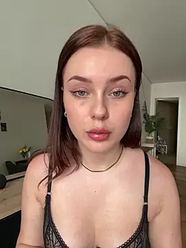 Snapshot of MaribelRiver chatting on June 4, 2026, 1:39 pm MaribelRiver online show from June 4, 2026, 1:39 pm