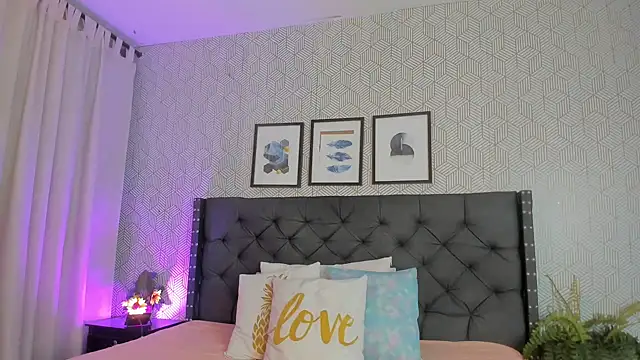 emma  smith1 online show from March 21, 2025, 11:01 am