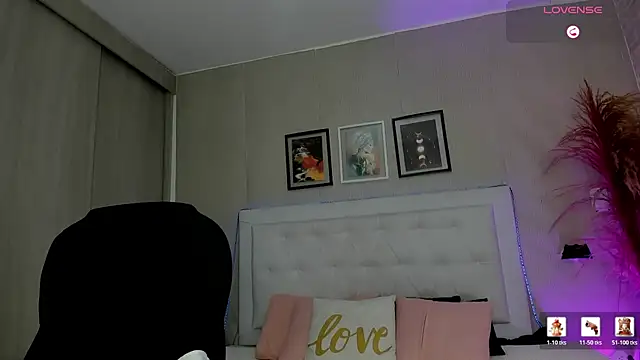 emma  smith1 online show from February 3, 2026, 11:59 am