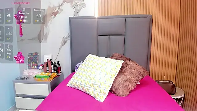 CINTYLOVELY online show from September 30, 2025, 7:41 pm