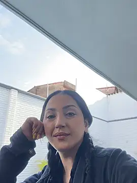 LIAH IZUMI online show from March 22, 2026, 12:52 pm