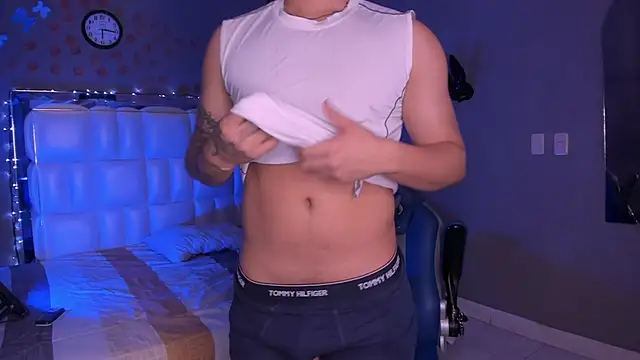 Snapshot of Niicky1_ chatting on November 4, 2025, 2:05 pm Niicky1 online show from November 4, 2025, 2:05 pm