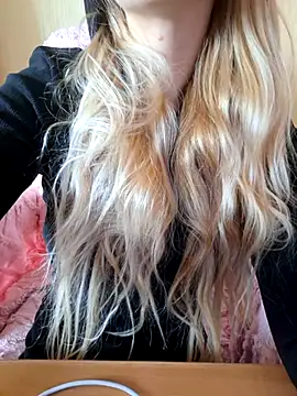 Snapshot of Elza_kom chatting on October 16, 2025, 2:23 am Elza kom online show from October 16, 2025, 2:23 am