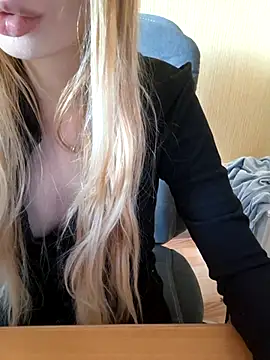 Snapshot of Elza_kom chatting on October 23, 2025, 4:34 am Elza kom online show from October 23, 2025, 4:34 am