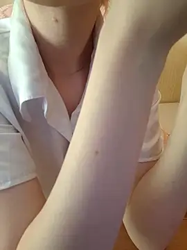 Snapshot of Elza_kom chatting on November 1, 2025, 5:09 am Elza kom online show from November 1, 2025, 5:09 am